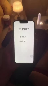 01年反差女在家自慰